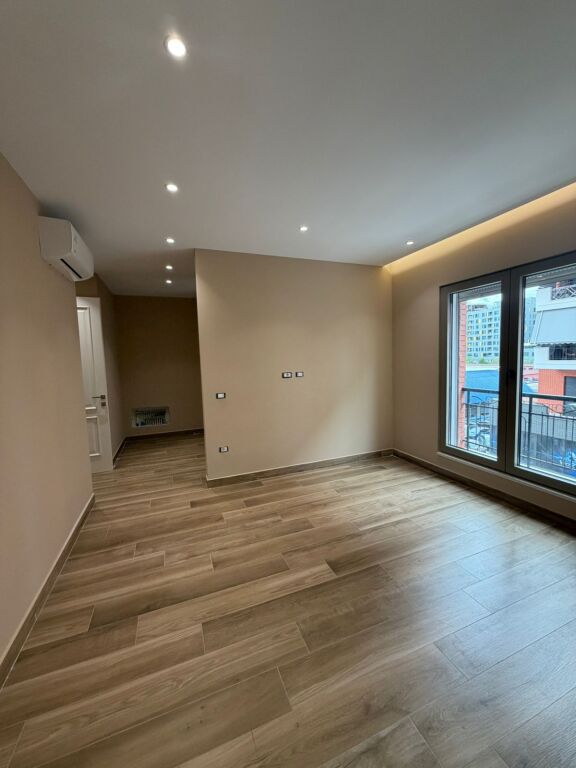 APARTAMENT PER ZYRA TEK DELIJORGJI