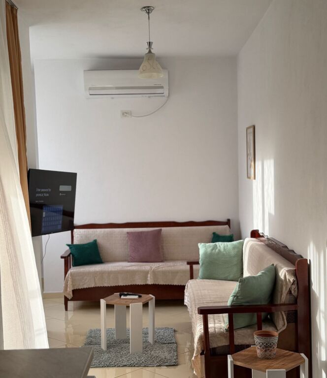 Qera | Shtëpi private 1 + 1 | Fakulteti Mjekesis | 400 €/muaj