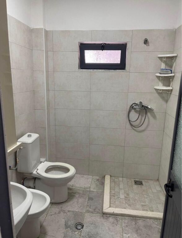 Ish Parku Autobuzave  Shesim apartament garzonier