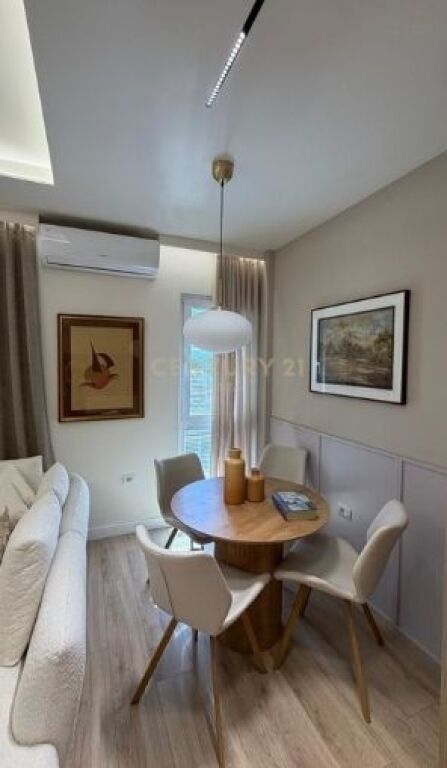 Shitet super apartament 1+1