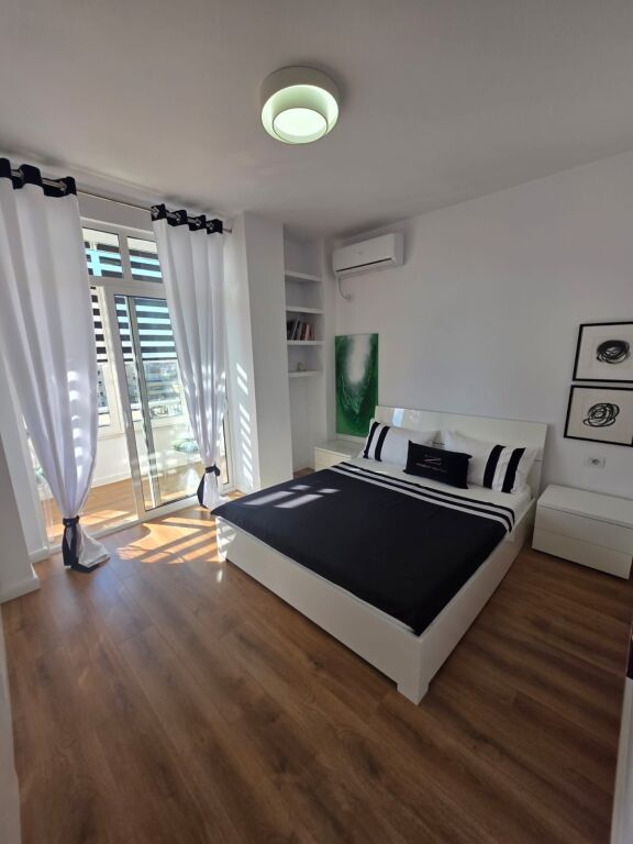 Shitet Apartament 1+1  Adresa : Mozaiku Tiranes  Kati 6  E mobiluar Siperfaqe 63 m2  Cmimi : 169,000 €