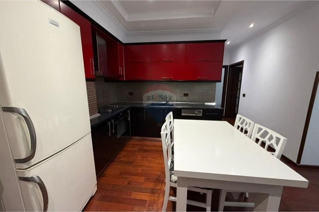 Apartament - Për Shitje - Rruga e Kosovarëve, Tiranë