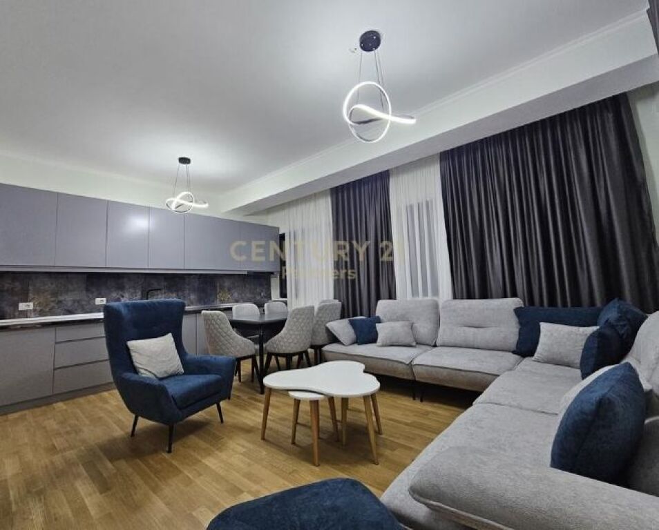 Affittiamo appartamento 2+1 con veranda