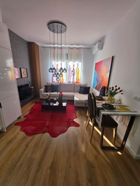 Shitet Apartament 1+1  Adresa : Mozaiku Tiranes  Kati 6  E mobiluar Siperfaqe 63 m2  Cmimi : 169,000 €