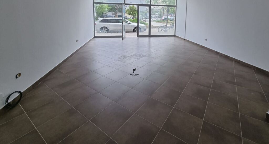 SHOP FOR RENT 52 M2 ASTIR 40,000 LEKE FH-69414