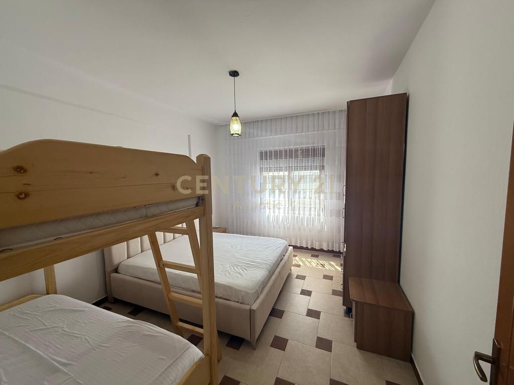 Shitet apartament 2+1 në Pelikan, kati 6, me pamje deti