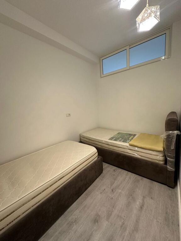 Jepet me qira apartament 2+1 në zonën e Rrugës 5 Maj.