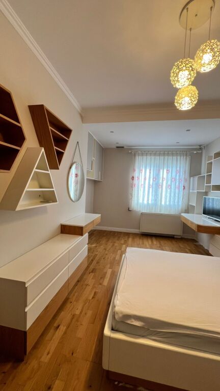 Jepet me qera 3+1+2 tek Komuna e Parisit