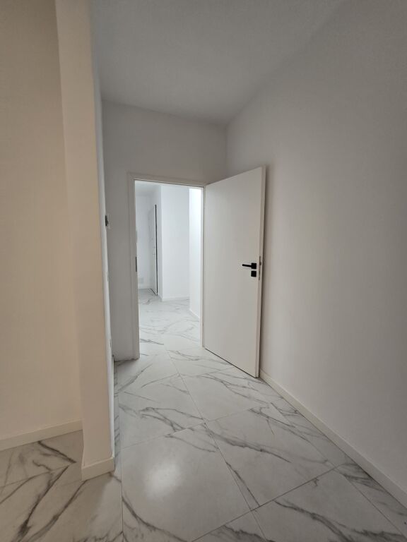 Zyra me qera 113m2 te Delijorgji