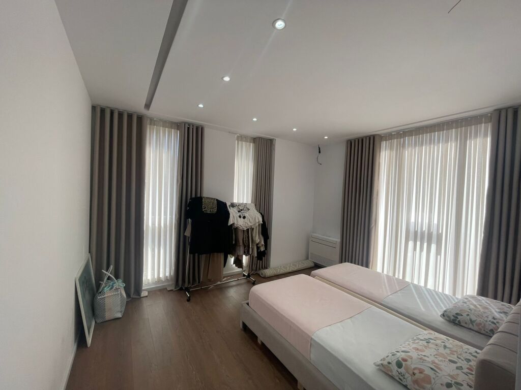 Vendesi appartamento 3+1+2 al Bulevardi i Ri