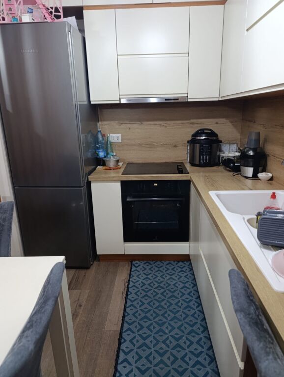 Goca 1+1 tek Tower Bridge tek Komisariati Nr 4 Rruga e Dibres