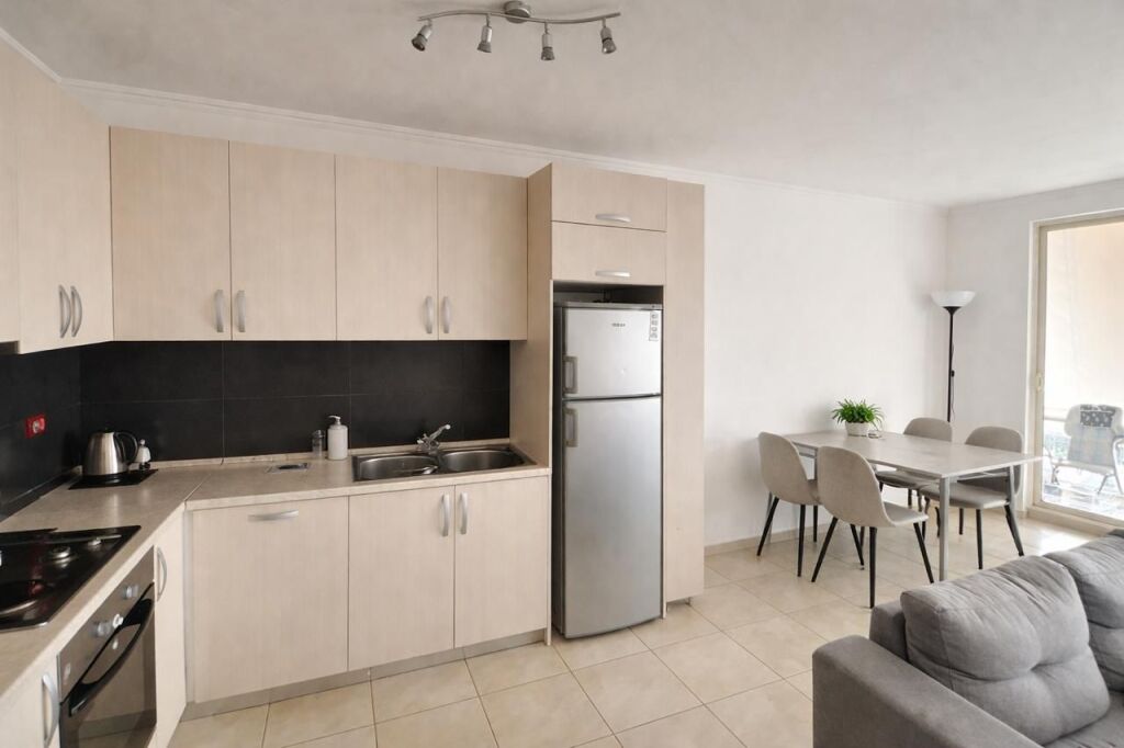 Apartament me qera 2+1+2 - 📍Ali Demi, prane burgut te grave