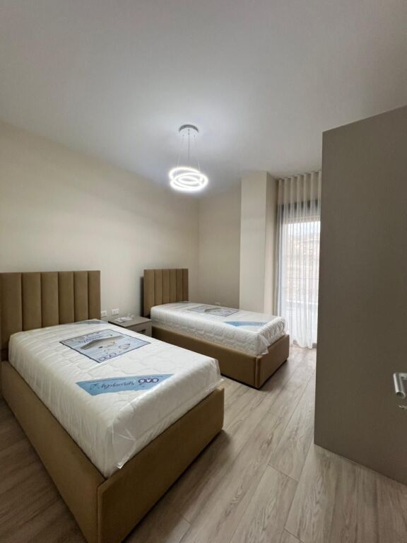 Jepet me Qera apartament 2+1+2+Post Parkimi tek Liqeni i Thate