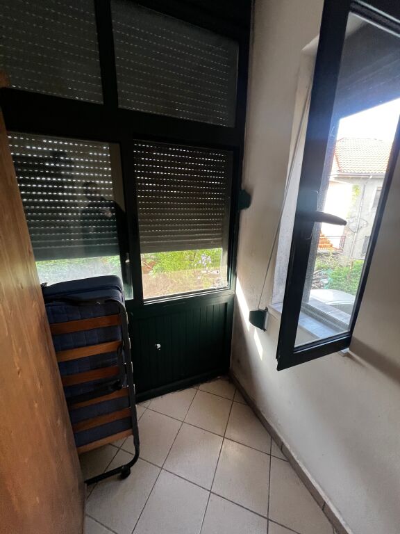 Mihal Grameno Street Entrance 2+1 for Rent. 40,000 Lek