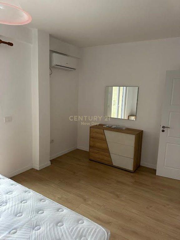 2+1 Per shitje prane Markates