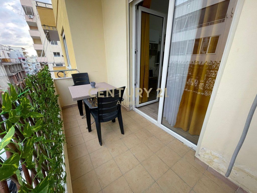 JEPET ME QIRA PARTAMENT 30 METRA NGA DETI PRAN ADRIATIK HOTEL , PLAZH DURRES .