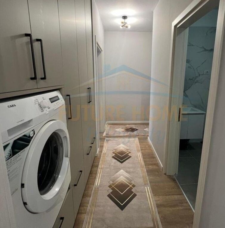 Affitto, Appartamento 1+1+Posto Auto, Complesso E-88, Tirana.