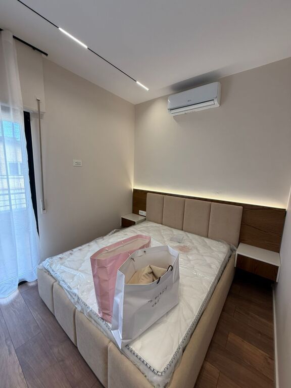 Jepet me qira 1+1 RRUGA BILL KLINTON KODRA E DIELLIT 60,000 leke