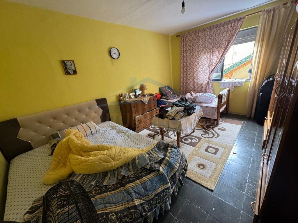 Shitet, Apartament 2+1, Ish Parku i Autobusave, Tirane