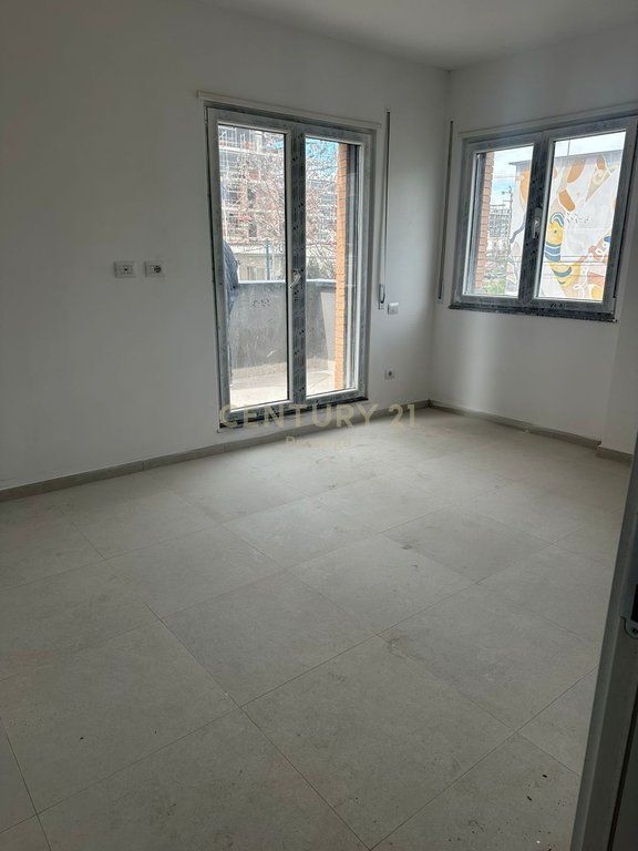 AMBIENT ZYRE ME QIRA, REZIDENCA DAEL, BULEVARDI I RI, TIRANE!