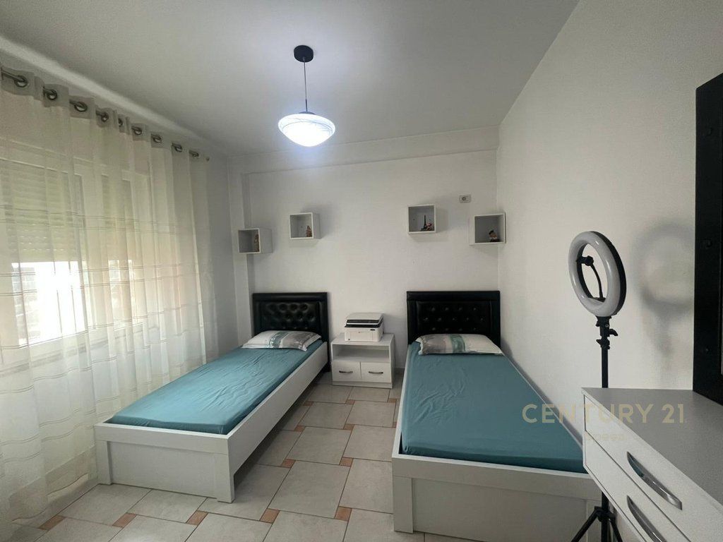 Apartament 2+1 me qira tek 5 Maj!!