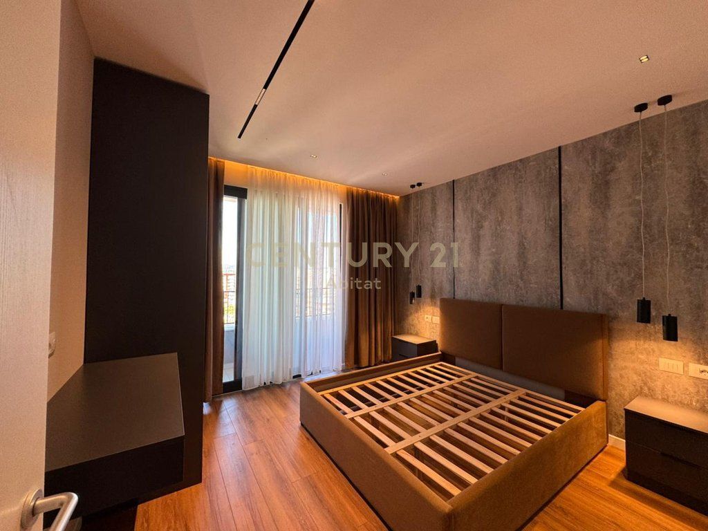 APARTAMENT 1+1 DHE POST PARKIMI PER SHITJE, BULEVARDI I RI