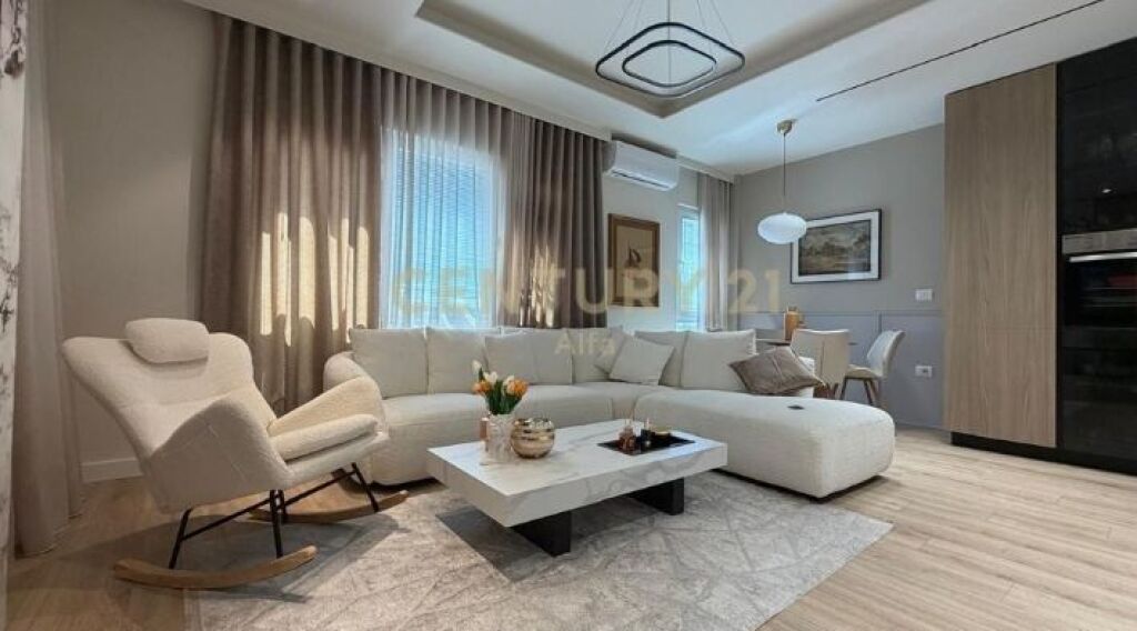 Shitet super apartament 1+1