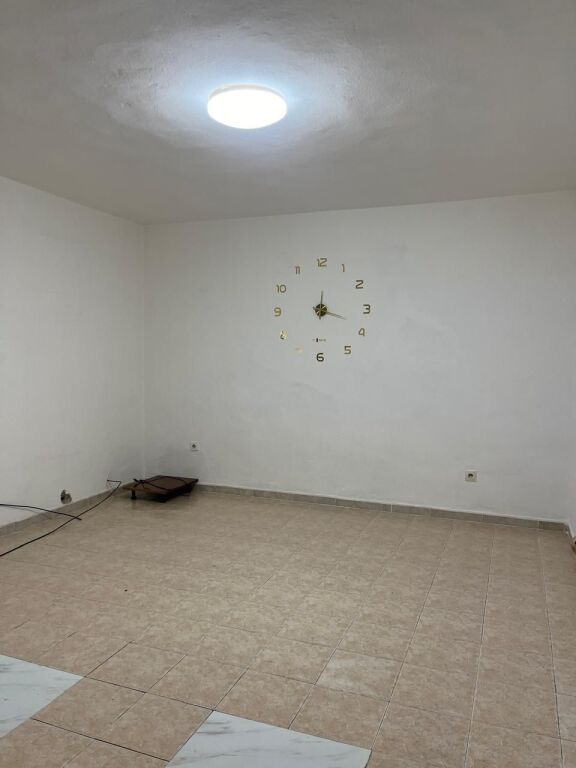 🏡 Apartament 1+1 me qira pranë Poligrafikut – Tiranë