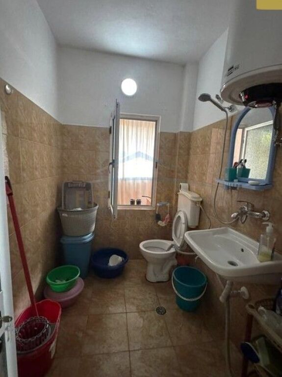 Shitet, Apartament 2+1, Ish Parku i Autobusave, Tirane