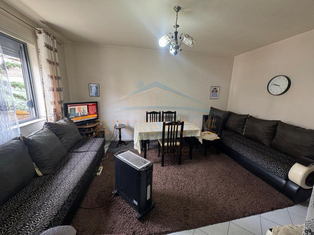 Shitet, Apartament 2+1, Ish Parku i Autobusave, Tirane