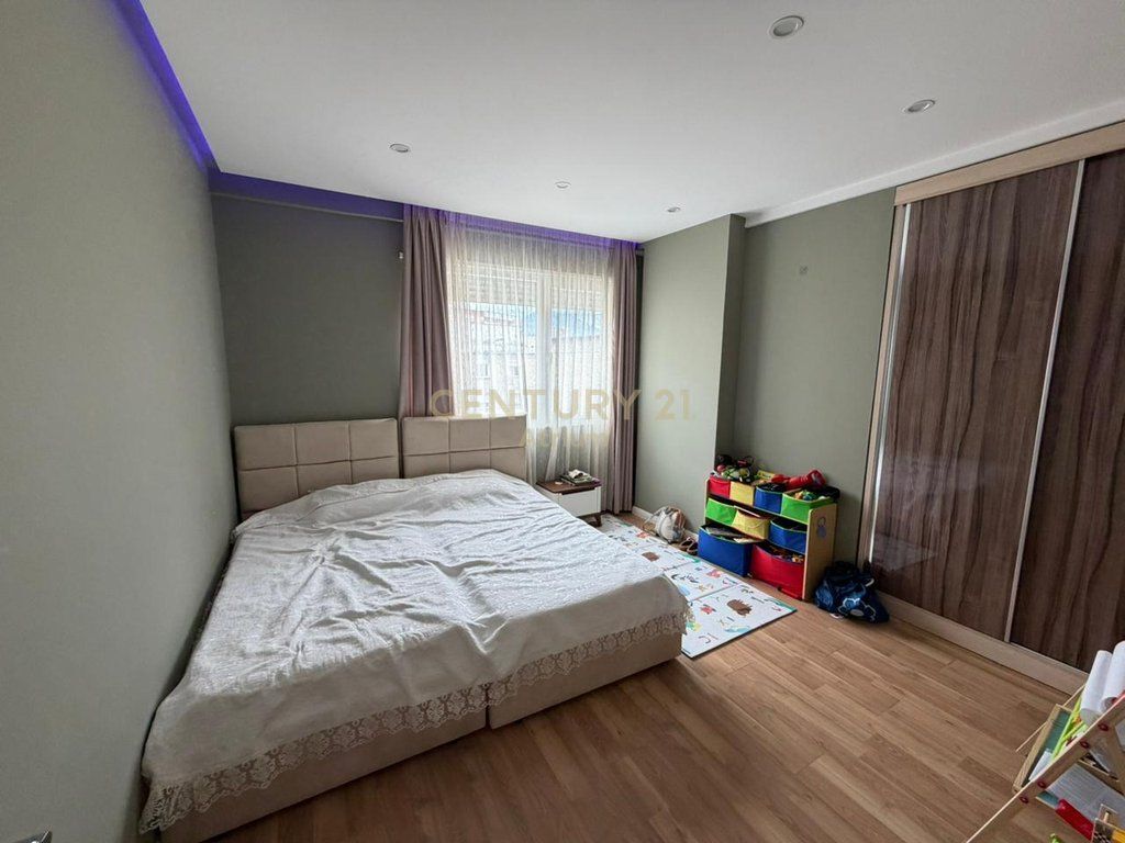 JEPET ME QIRA APARTAMENT 2+1+2+BALLKON TEK ISH TREGU ELEKTRIK !!