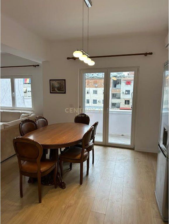 2+1 Per shitje prane Markates