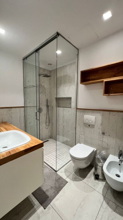 Jepet me qera 3+1+2 tek Komuna e Parisit