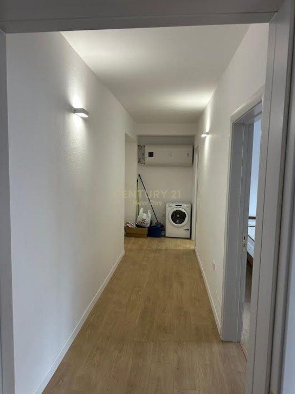 2+1 Per shitje prane Markates