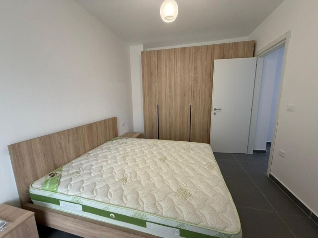 Apartament me qera 3+1 tek 5 maji