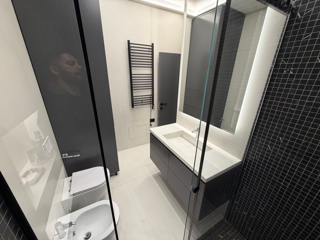 🏡 Luxurious apartment for rent 📍 Tirana Garden Building, 21 Dhjetori  🏢 12th floor (with 2 elevators) ✨ High standards and maximum comfort  💶 Price: 900€/month  