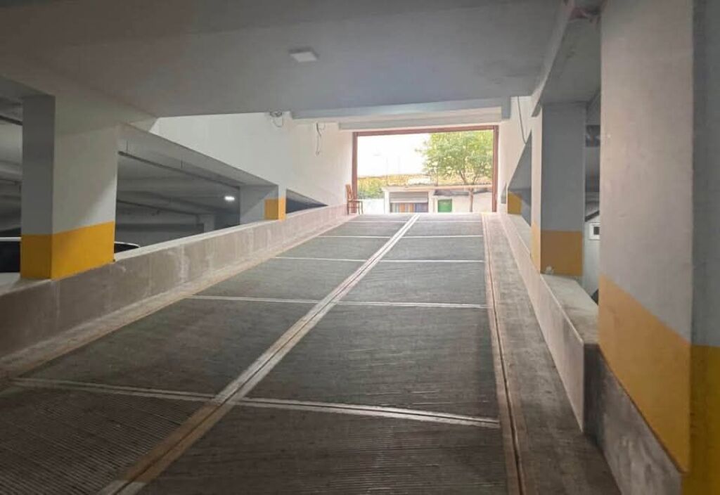 SHITET POST PARKIMI - PAZARI I RI,  TIRANE