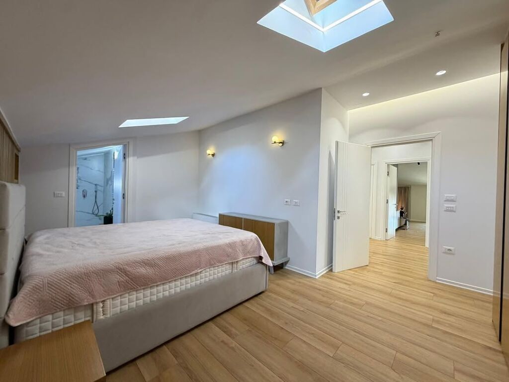 🌿 Penthouse  me Qira – Secret Garden, pranë TEG