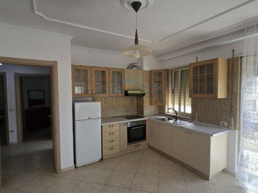 Qera , Apartament 3+1+2 , Misto Mame , Yzberisht