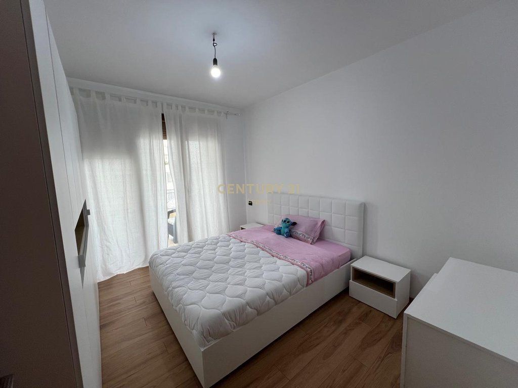 Shitet apartament 2+1 Fresk