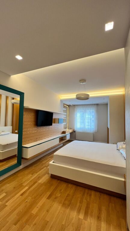 Jepet me qera 3+1+2 tek Komuna e Parisit