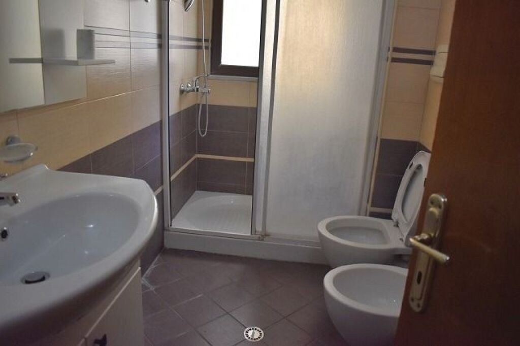 Jepet apartament 3+1 tek Rruga 5 Maji prane Zgara 5 Maji!