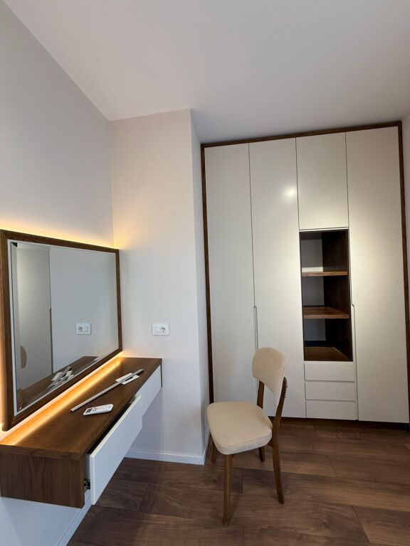 Jepet me qira 1+1 RRUGA BILL KLINTON KODRA E DIELLIT 60,000 leke