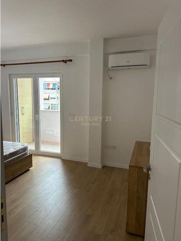 2+1 Per shitje prane Markates