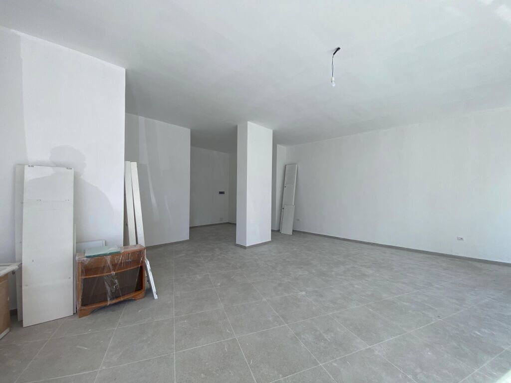 Jepet me qira dyqan ne katin perdhe tek Rruga e Elbasanit, shkolla Osman Myderizi pas Ambasades Amerikane