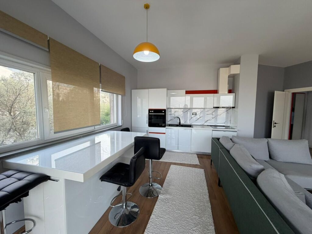 🏡Affittasi appartamento 2+1+2 vicino al Giardino Botanico 🌿 💰 Prezzo: 90.000 lek / mese