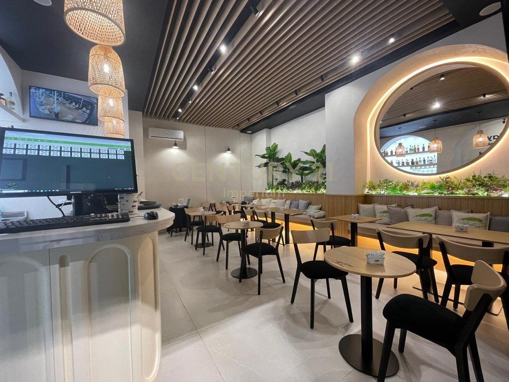 Locale in affitto in Via Barrikadave, Tirana - 800€