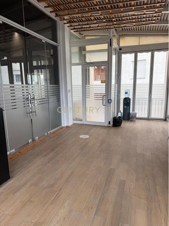 Office space for rent at the entrance of Kodra e Diellit 1