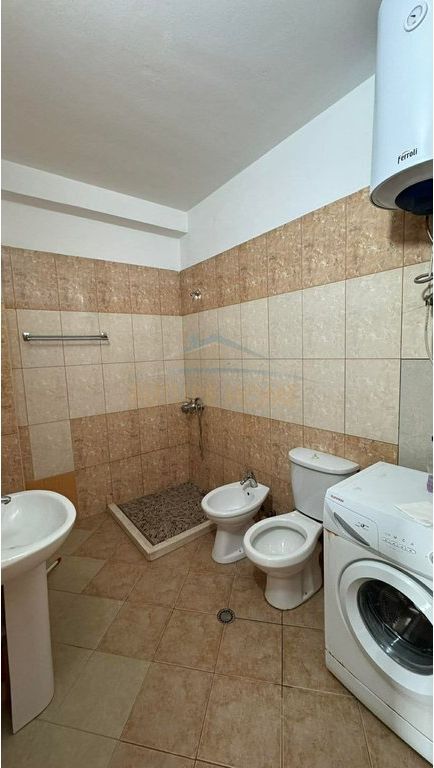 Apartament 2+1, Pallatet Romario, Unaza e Re