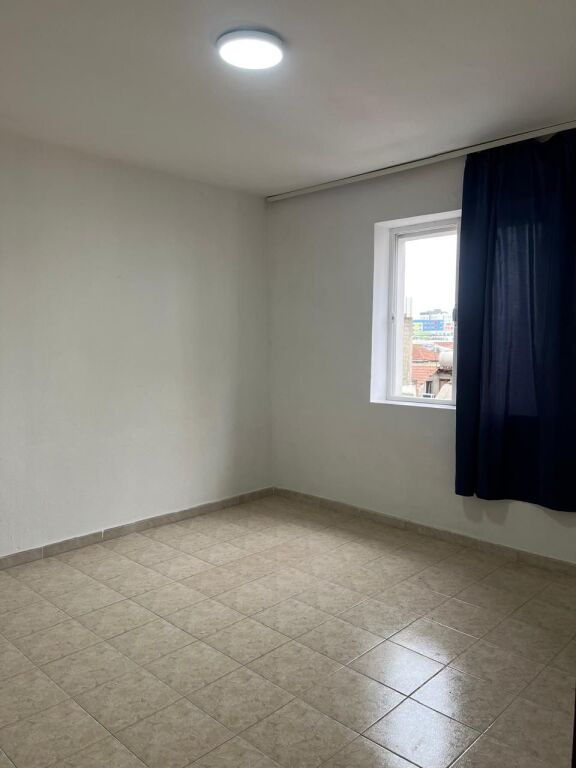 🏡 Apartament 1+1 me qira pranë Poligrafikut – Tiranë